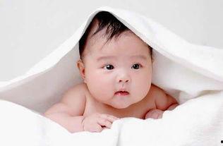 宝宝调皮吃瓜,调皮宝宝吃瓜趣事多