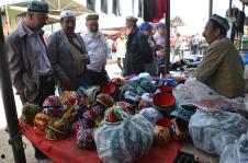 农村巴扎吃瓜,农村巴扎里的夏日风情