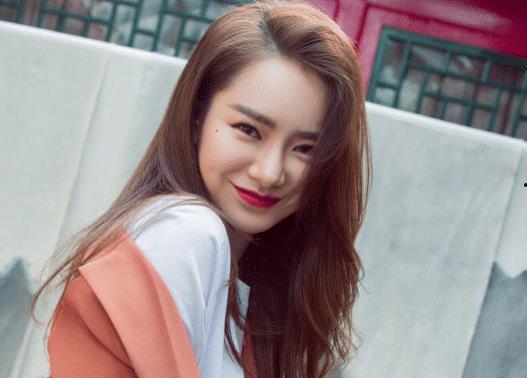 戚薇吃瓜小表妹,揭秘娱乐圈幕后故事 第2张 戚薇吃瓜小表妹,揭秘娱乐圈幕后故事 第2张