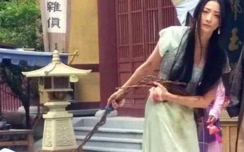 横店凤姐吃瓜视频  第2张