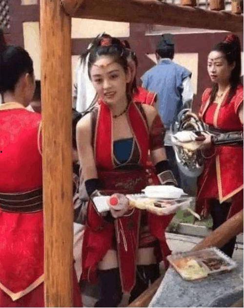 横店凤姐吃瓜视频  第3张